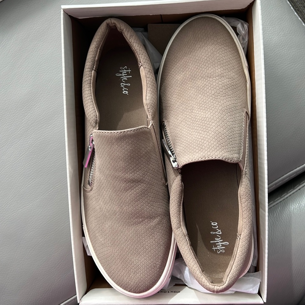 Style & Co zip slip on shoe size 8 1/2 EUC